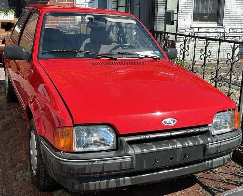 Rot Gebraucht 1988 Ford Escort Kleinwagen | 2.000 € - Bild 1/4