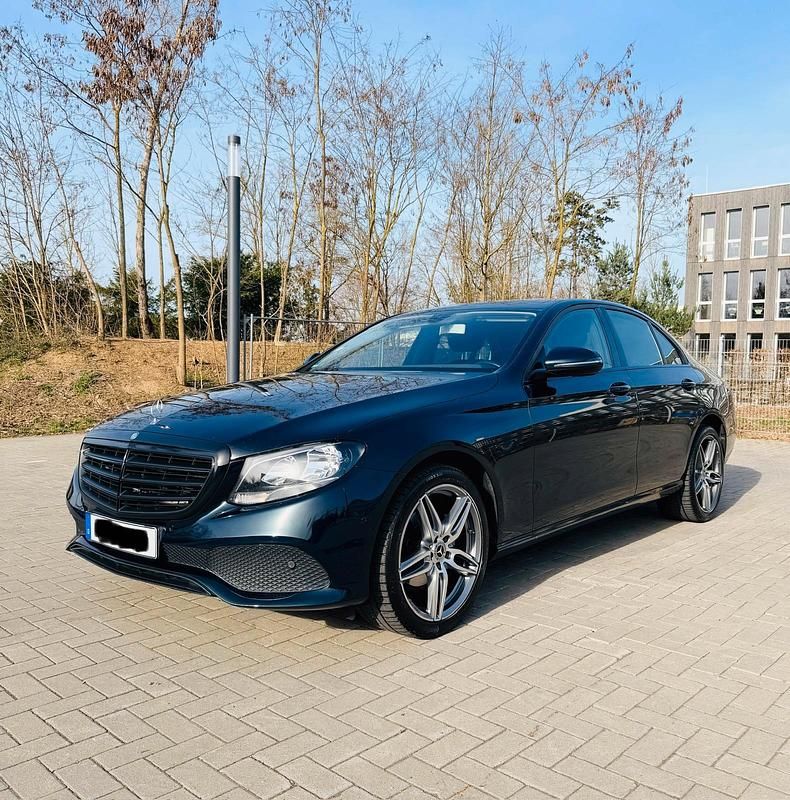 Gebraucht Mercedes E220 194 PS (142 kW) 2016 Grün Limousine