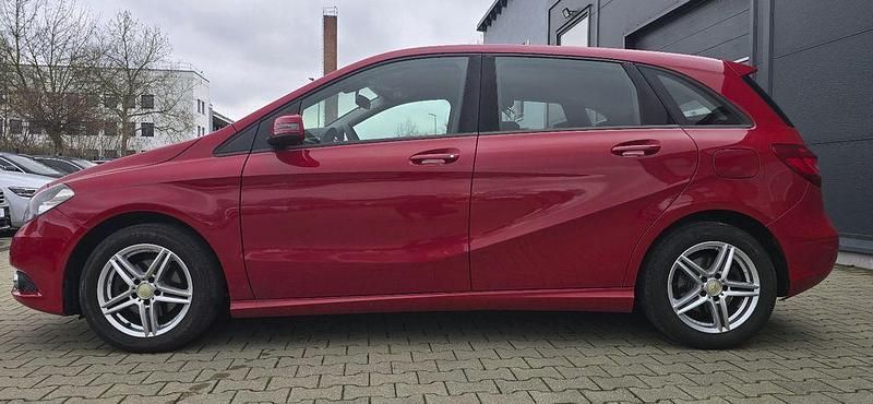 Gebraucht Mercedes B160 90 PS (66 kW) 2014 Rot Van / Kleinbus