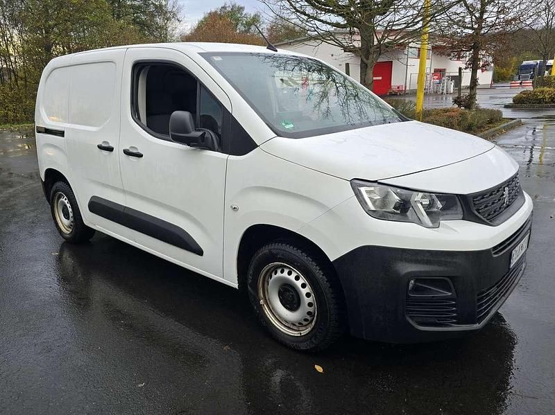 Gebraucht Peugeot Partner Premium 99 PS (72 kW) 2019 Lack weiss banquise Van / Kleinbus