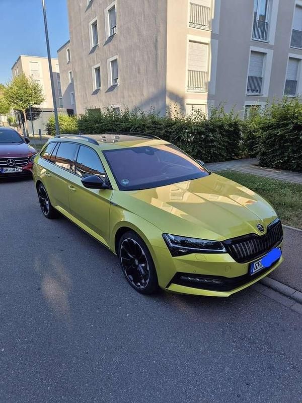 Gold Gebraucht 2020 Skoda Superb SportLine Kombi | 24.000 € (Etwas zu teuer) - Bild 1/4