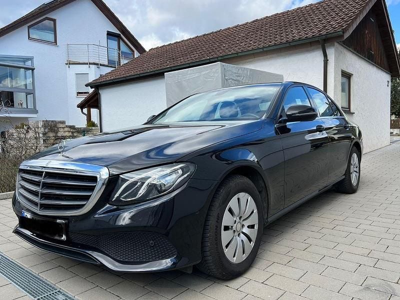 Gebraucht Mercedes E220 194 PS (142 kW) 2017 Schwarz Limousine