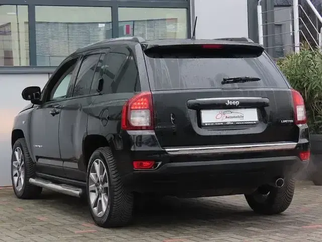 Gebraucht Jeep Compass Limited 170 PS (125 kW) 2016 Schwarz SUV