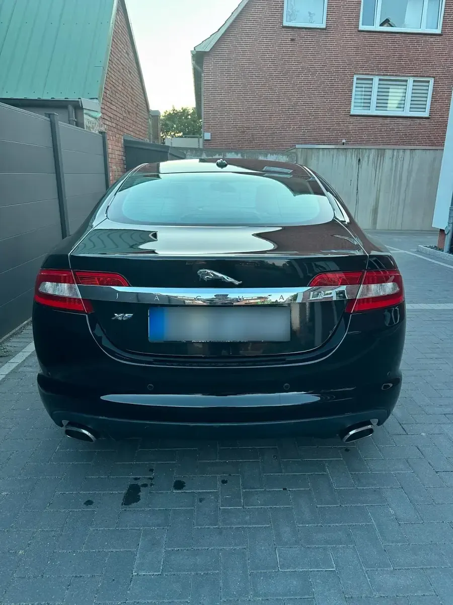 Gebraucht Jaguar XF 240 PS (176 kW) 2011 Schwarz Limousine