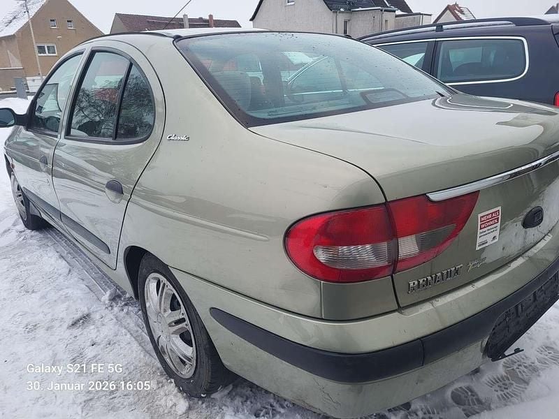 Gebraucht Renault Mégane 107 PS (78 kW) 2001 Gold Limousine