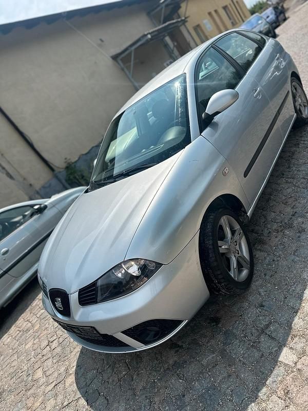 Grau Gebraucht 2009 Seat Ibiza Kleinwagen | 2.699 € (Superpreis) - Bild 1/4