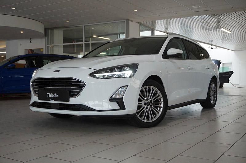 Gebraucht Ford Focus Titanium 120 PS (88 kW) 2021 Frozen white Limousine