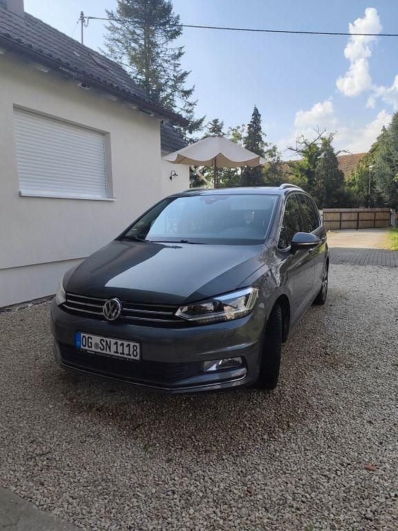Grau Gebraucht 2016 VW Touran Highline Van / Kleinbus | 19.299 € (Fairer Preis) - Bild 1/4