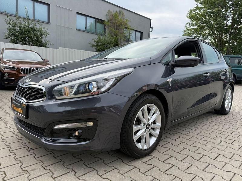 Grau Gebraucht 2016 Kia Ceed Limousine | 7.990 € (Guter Preis) - Bild 1/4