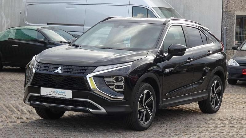 Gebraucht Mitsubishi Eclipse Cross Plus 98 PS (72 kW) 2022 Pantherschwarz (p) SUV