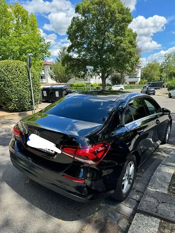 Gebraucht Mercedes A180 136 PS (100 kW) 2020 Schwarz Limousine