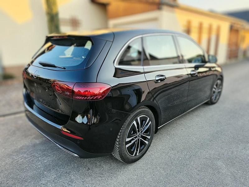 Gebraucht Mercedes B200 Advanced Plus 163 PS (119 kW) 2024 Schwarz Van / Kleinbus