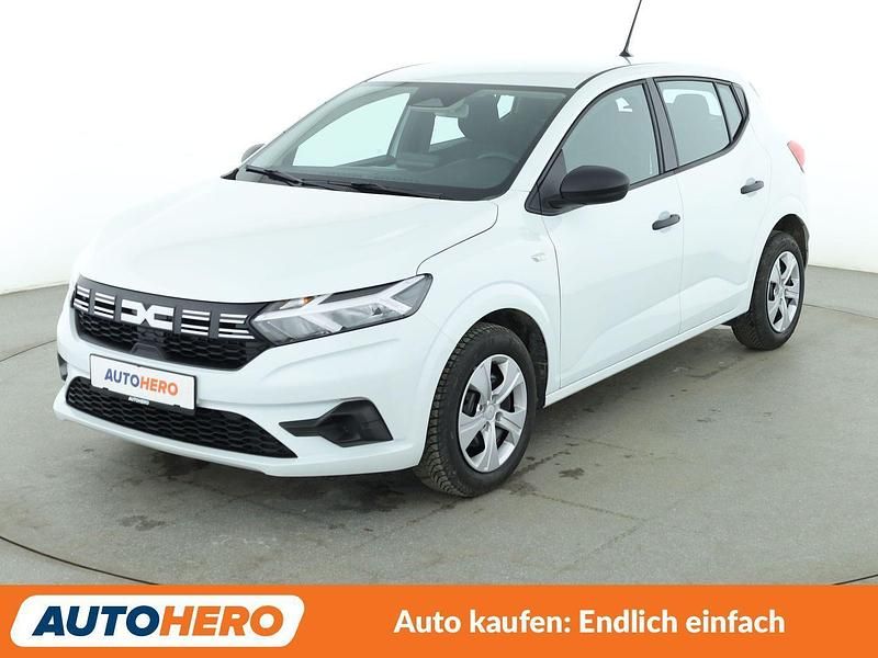 Gebraucht Dacia Sandero Essentiel 91 PS (66 kW) 2024 Weiß Kleinwagen
