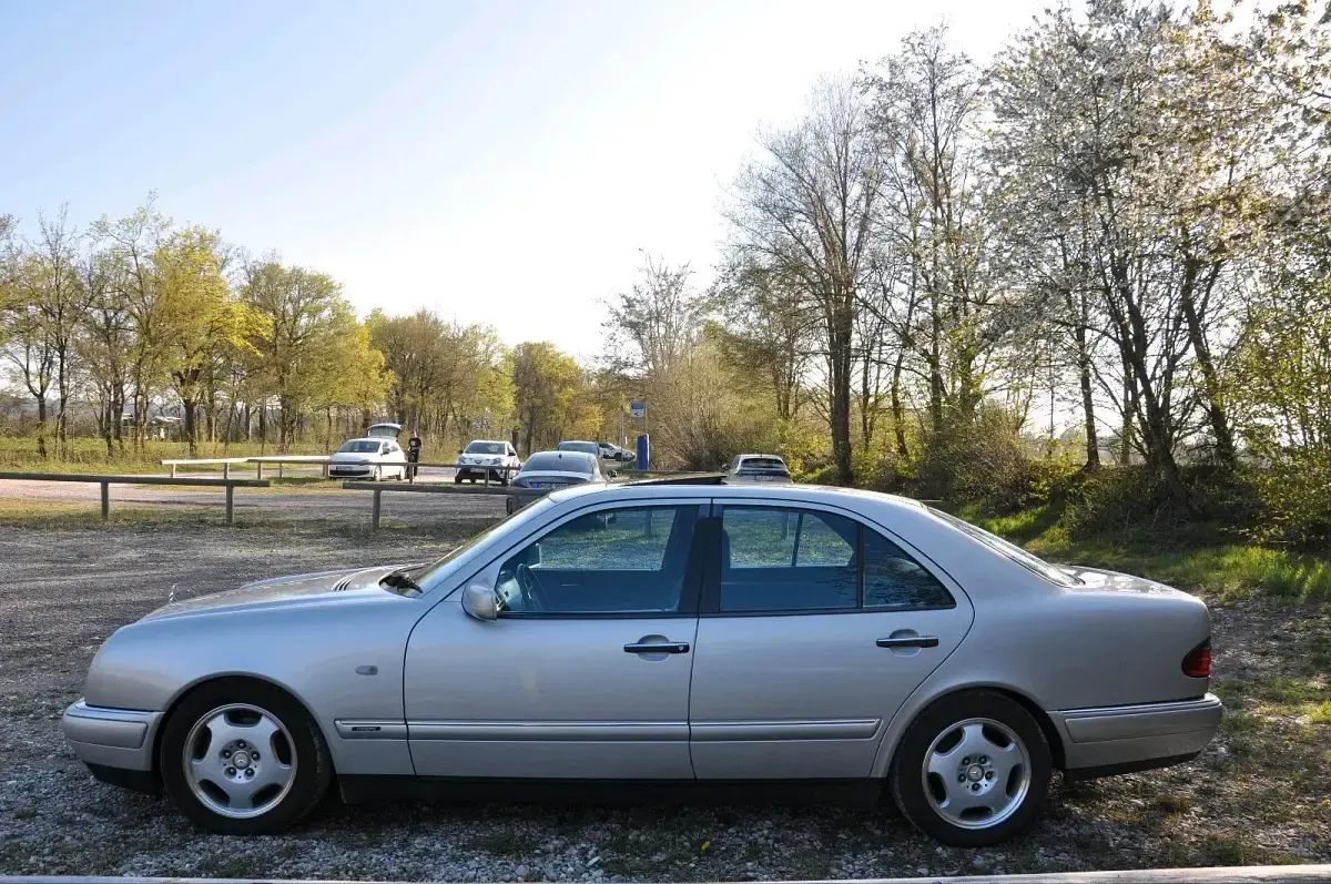 Gebraucht Mercedes E430 279 PS (205 kW) 1998 Silber Limousine