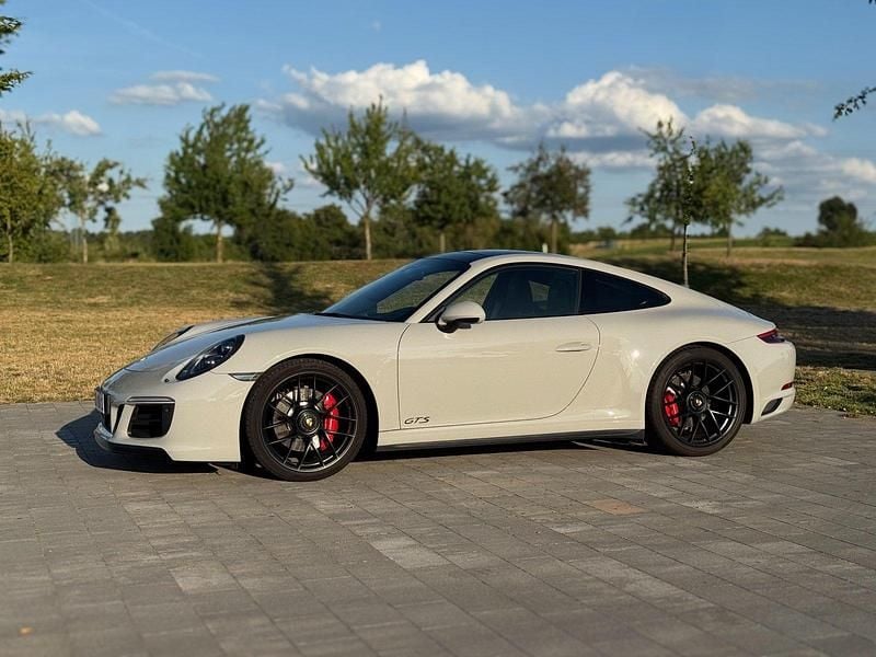 Andere farben Gebraucht 2018 Porsche 911 Carrera 4 GTS Coupé | 113.249 € (Fairer Preis) - Bild 1/4
