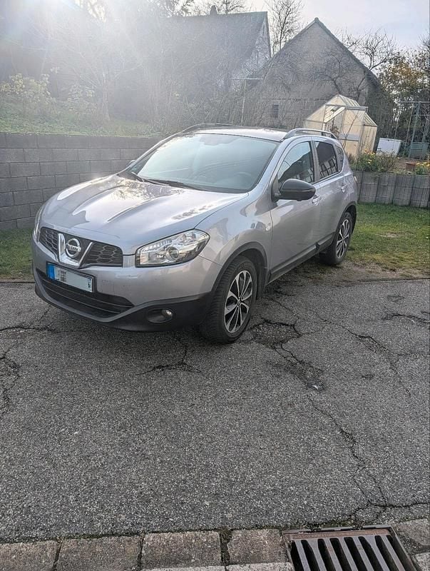 Grau Gebraucht 2013 Nissan Qashqai SUV | 9.499 € - Bild 1/4