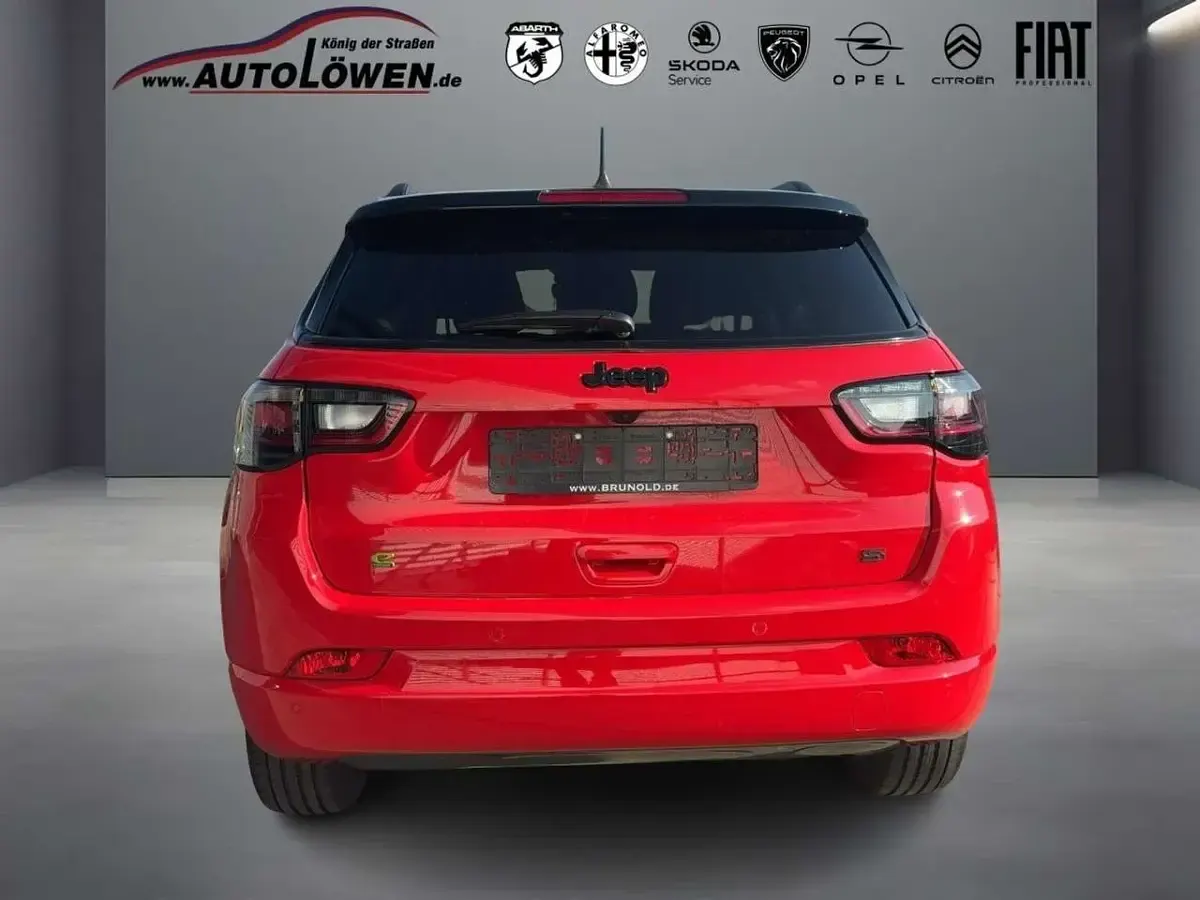 Usado Jeep Compass 131 HP (96 kW) 2023 Vermelho SUV
