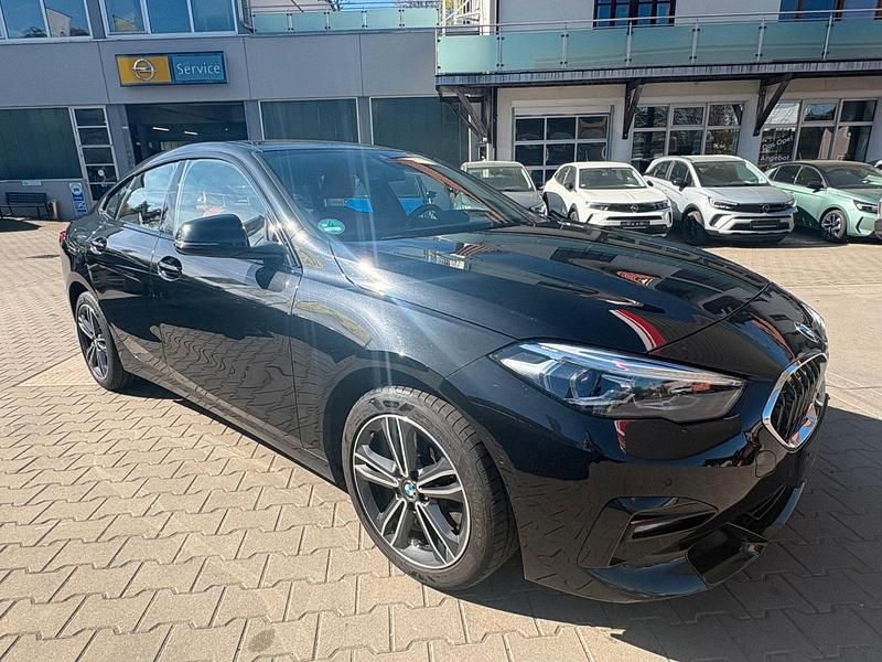 Gebraucht BMW 220 Sport Line 190 PS (139 kW) 2021 Black sapphire metallic Limousine