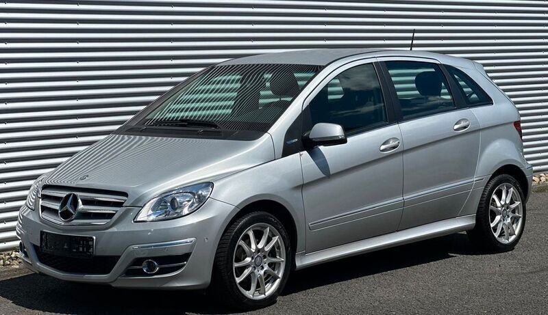 Silber Gebraucht 2011 Mercedes B180 Van / Kleinbus | 5.500 € (Fairer Preis) - Bild 1/4