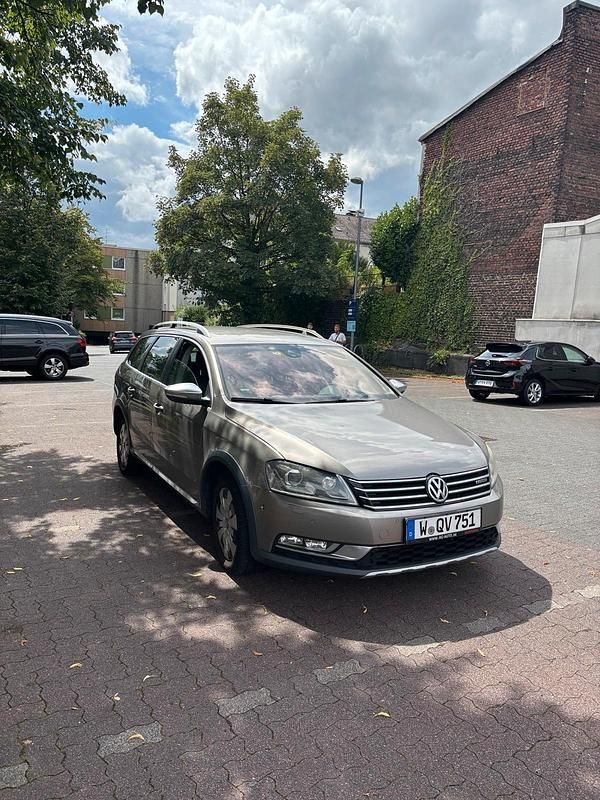 Braun Gebraucht 2017 VW Passat Alltrack Kombi | 10.000 € (Superpreis) - Bild 1/4