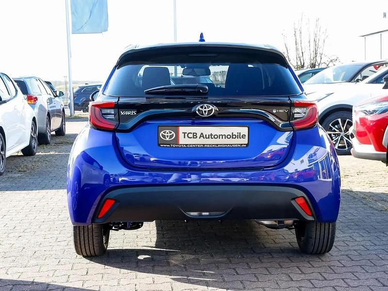 Neu Toyota Yaris 116 PS (85 kW) 2025 Blau Kleinwagen