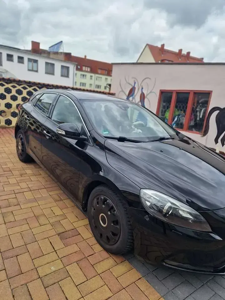 Gebraucht Volvo V40 120 PS (88 kW) 2014 Limousine