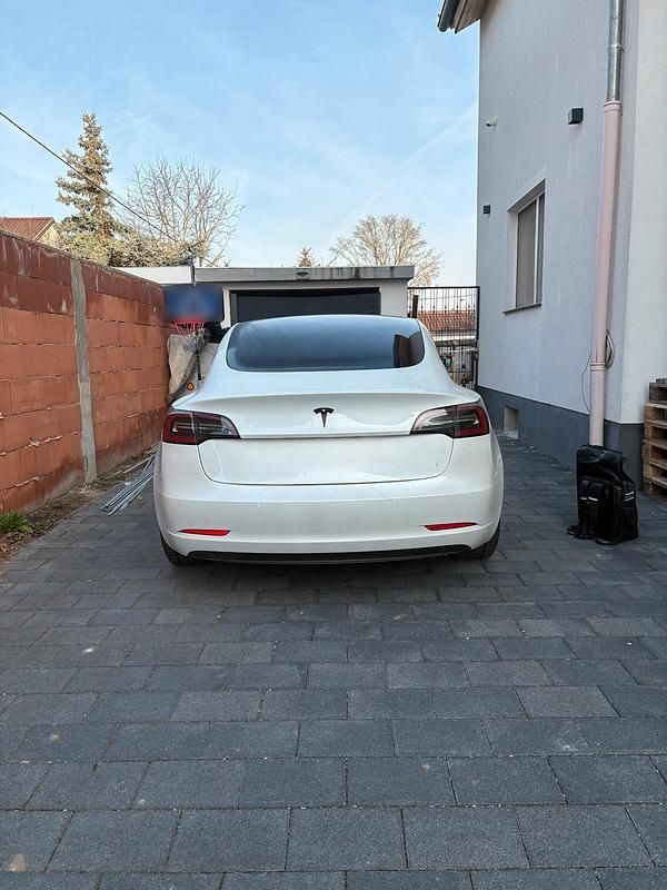 Gebraucht Tesla Model 3 Standard Range 239 kW (325 PS) 2021 Weiß Limousine