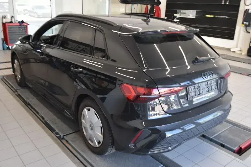 Gebraucht Audi A3 S-Line 116 PS (85 kW) 2025 Mythosschwarz metallic Limousine