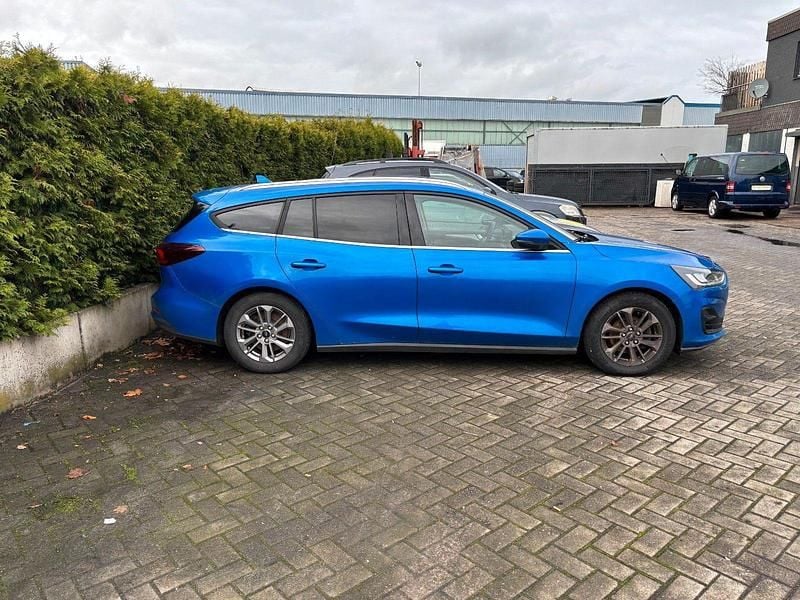 Blau Gebraucht 2023 Ford Focus Titanium X Kombi | 9.750 € (Superpreis) - Bild 1/4