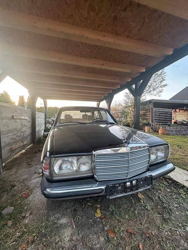 Schwarz Gebraucht 1982 Mercedes 230 Limousine | 4.000 € - Bild 1/4