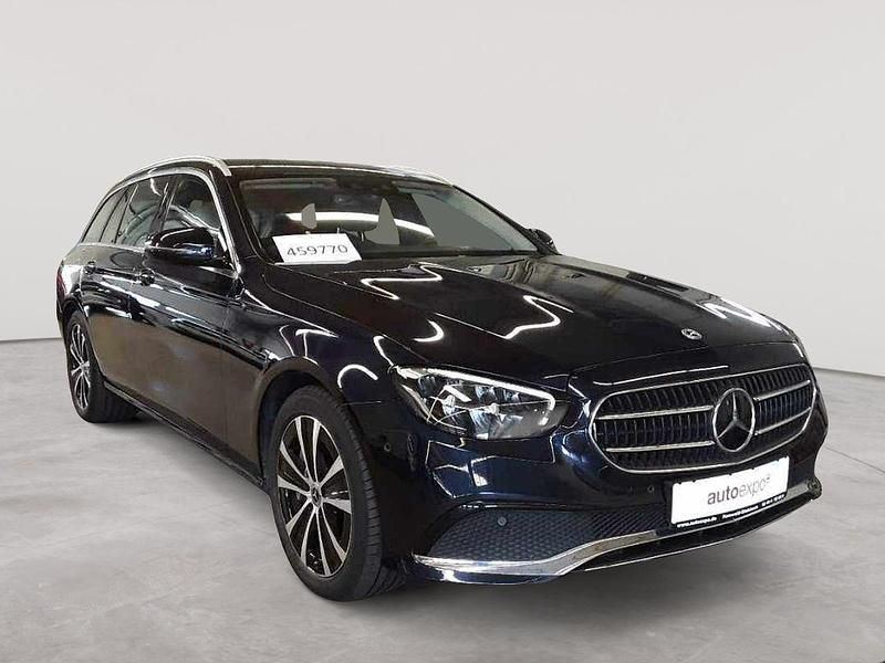 Nautikblau metallic Gebraucht 2022 Mercedes E300 Avantgarde Kombi | 30.990 € (Fairer Preis) - Bild 1/4