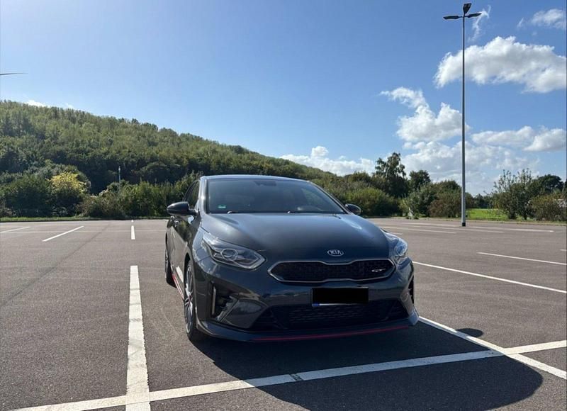 Grau Gebraucht 2021 Kia ProCeed GT 2 Kleinwagen | 24.500 € (Fairer Preis) - Bild 1/4