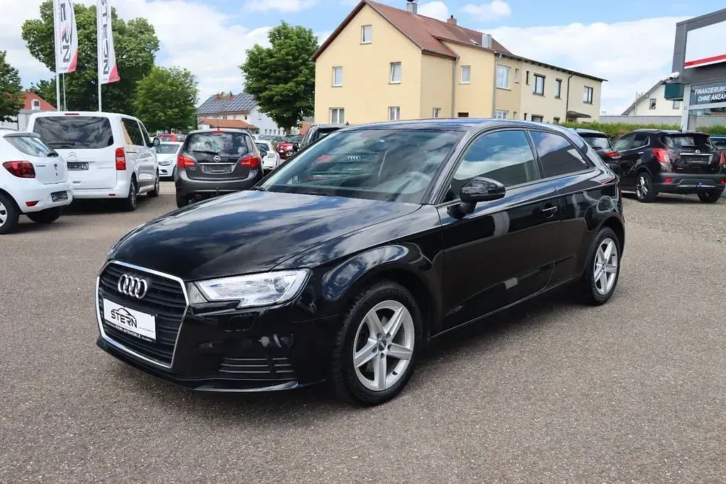 Gebraucht Audi A3 Comfort 116 PS (85 kW) 2017 Schwarz Kleinwagen