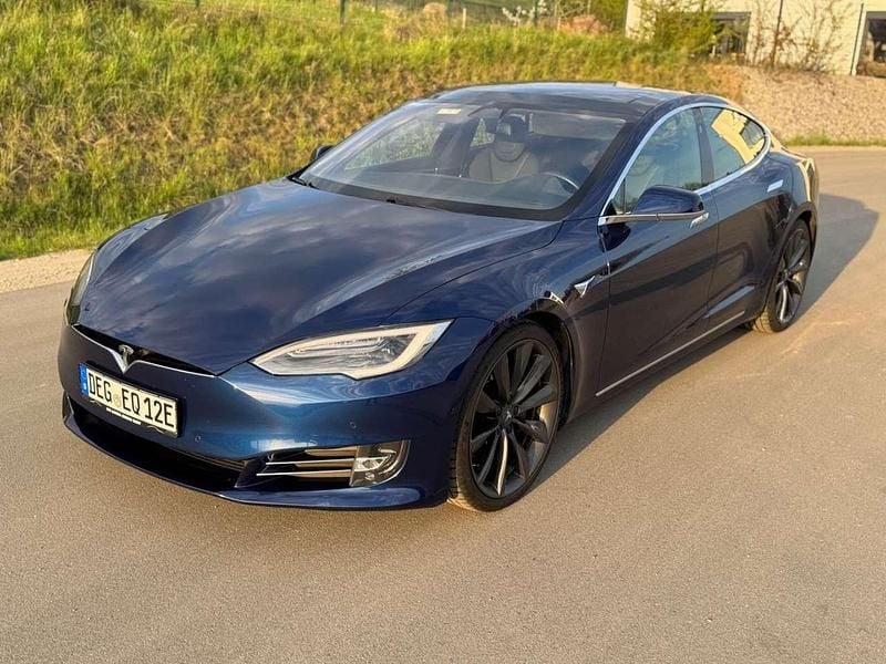 Second-hand Tesla Model S 386 kW (525 CP) 2017 Albastru Hatchback