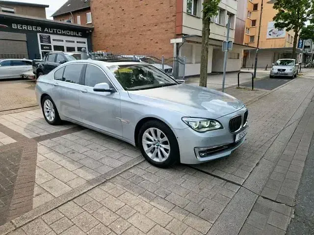 Gebraucht BMW 750 Comfort Edition 381 PS (280 kW) 2013 Andere Limousine