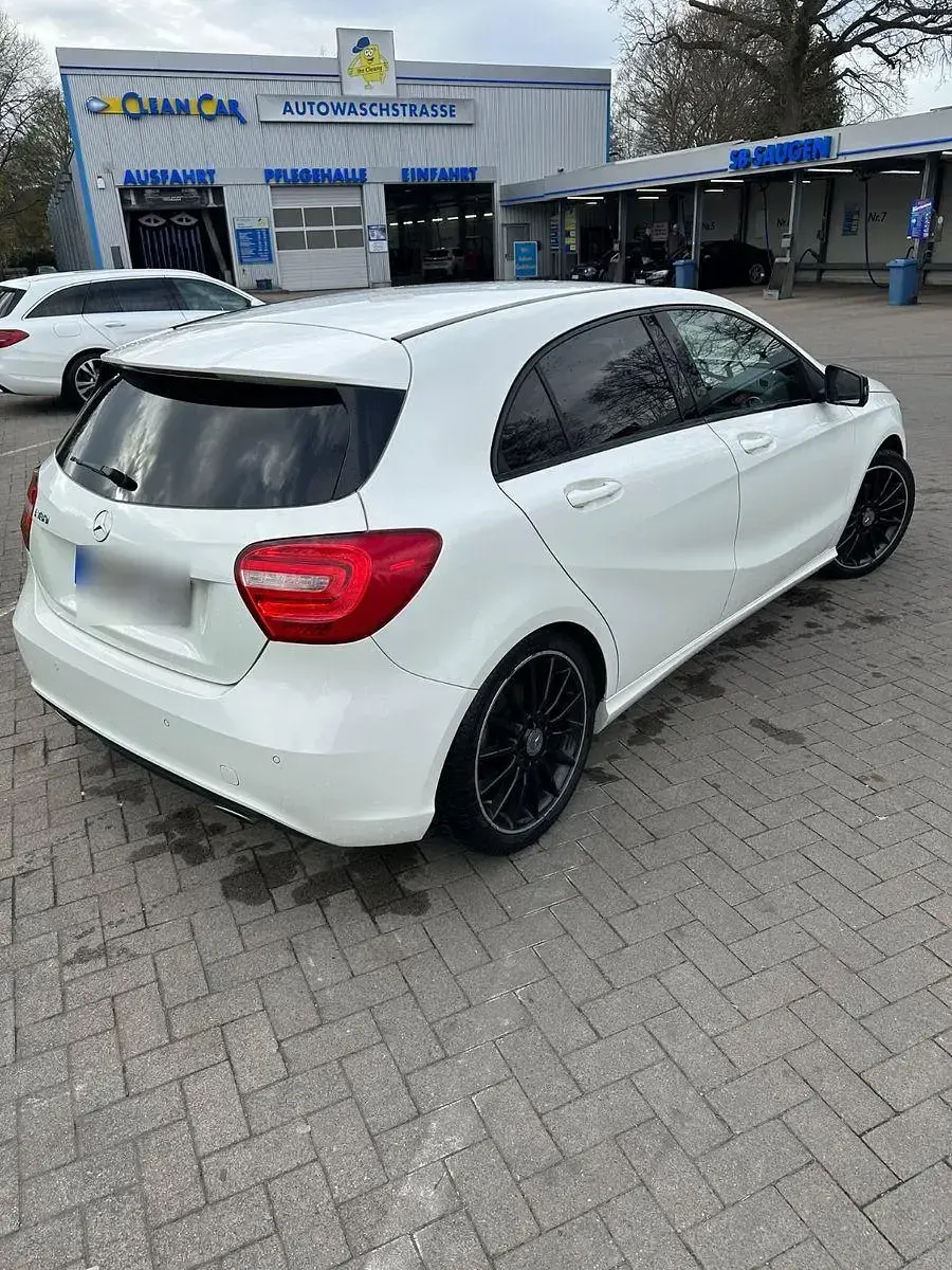 Gebraucht Mercedes A180 Style 122 PS (89 kW) 2014 Weiß Limousine