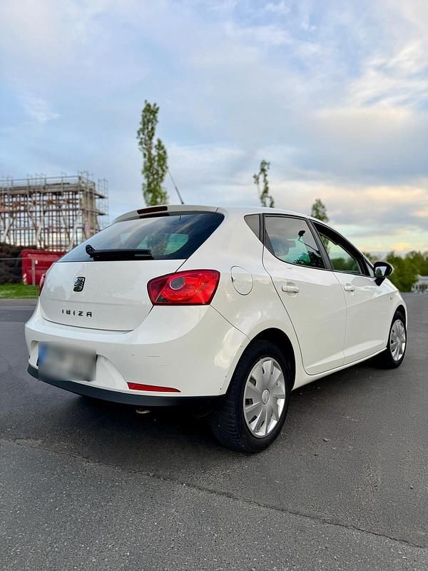 Weiß Gebraucht 2009 Seat Ibiza Kleinwagen | 1.950 € (Guter Preis) - Bild 1/4