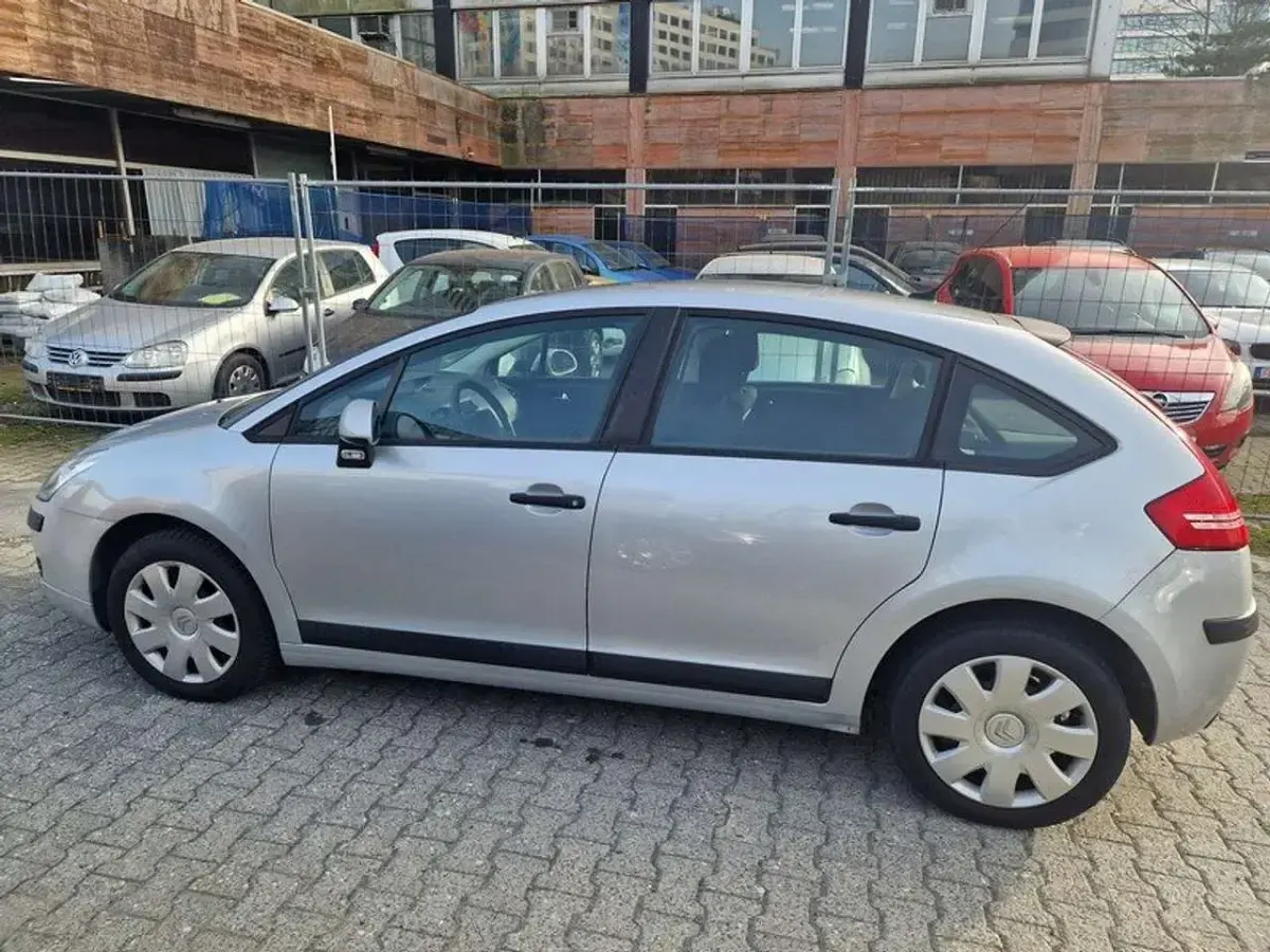 Używany Citroën C4 109 KM (80 kW) 2007 Srebrny Sedan/Limuzyna