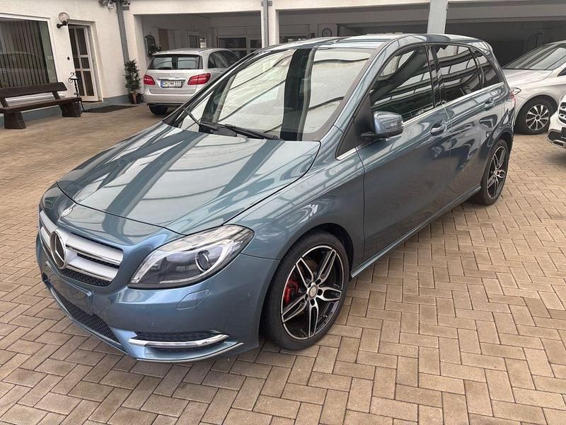 Gebraucht Mercedes B200 156 PS (114 kW) 2014 Blau Van / Kleinbus