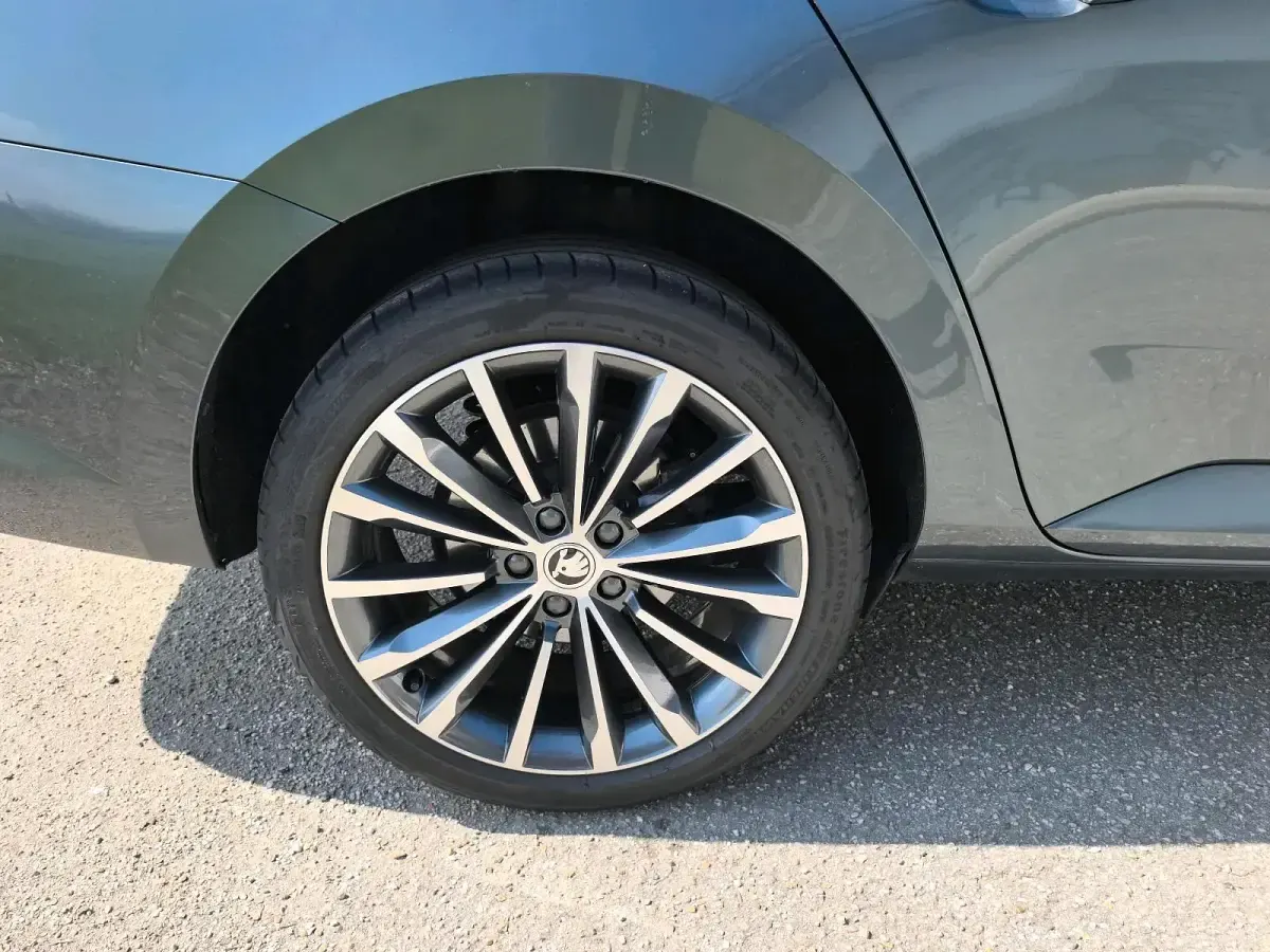 Gebraucht Skoda Superb 150 PS (110 kW) 2017 Grau Kombi