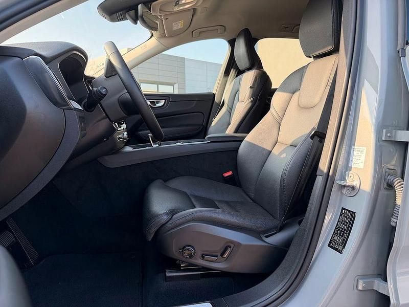 Gebraucht Volvo XC60 Plus 197 PS (144 kW) 2024 Grau SUV