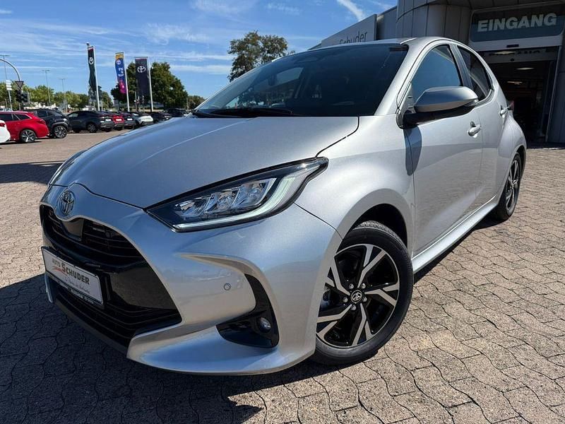 Silber Neu 2025 Toyota Yaris Hybrid Comfort Limousine | 29.390 € (Teuer) - Bild 1/4