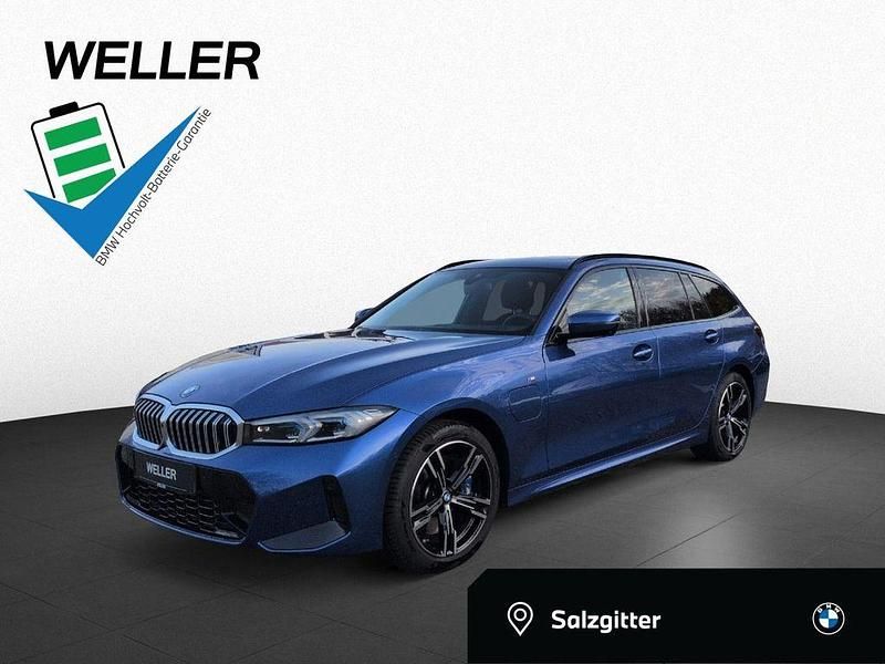 Portimao blau (blau) Gebraucht 2024 BMW 330e M Sport Kombi | 47.250 € (Teuer) - Bild 1/4