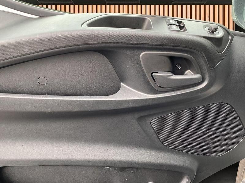 Gebraucht Iveco Daily 156 PS (114 kW) 2023 Weiß white ic 194 Van