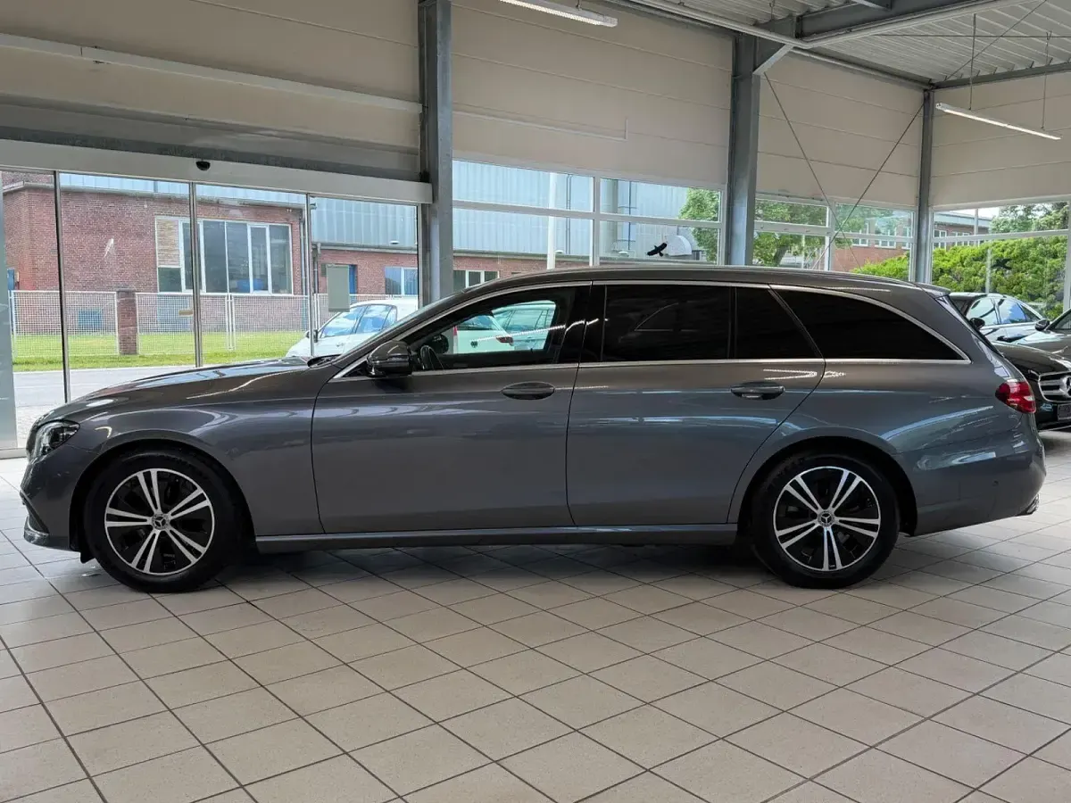 Gebraucht Mercedes E220 Avantgarde 194 PS (142 kW) 2020 Grau Kombi