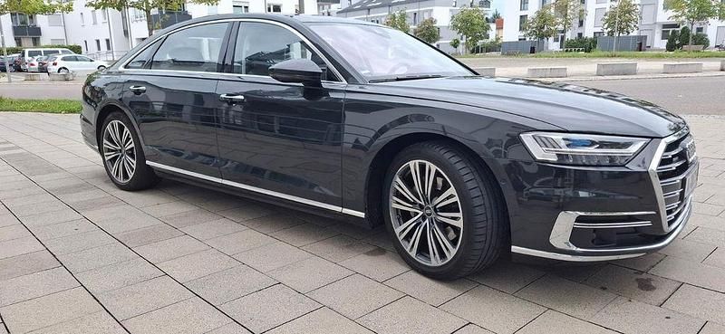 Grau Gebraucht 2021 Audi A8L Ambiente Limousine | 56.000 € (Teuer) - Bild 1/4