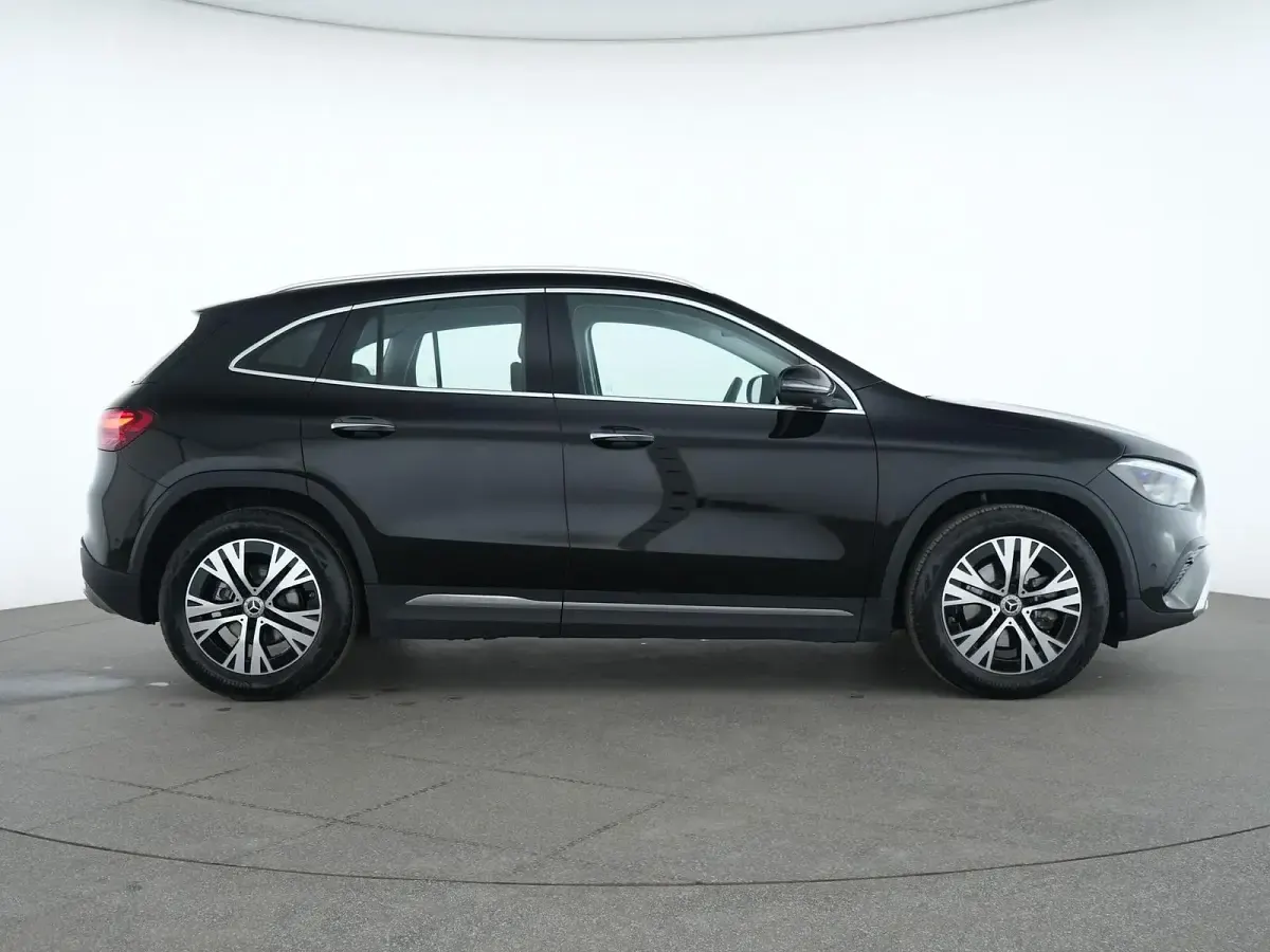 Gebraucht Mercedes GLA200 Progressive 163 PS (119 kW) 2025 Nachtschwarz SUV