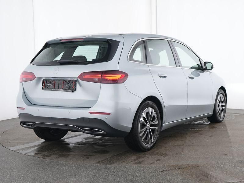 Gebraucht Mercedes B180 Progressive 116 PS (85 kW) 2025 Silber Van / Kleinbus