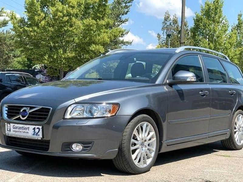 Grau Gebraucht 2012 Volvo V50 Kombi | 12.900 € - Bild 1/4