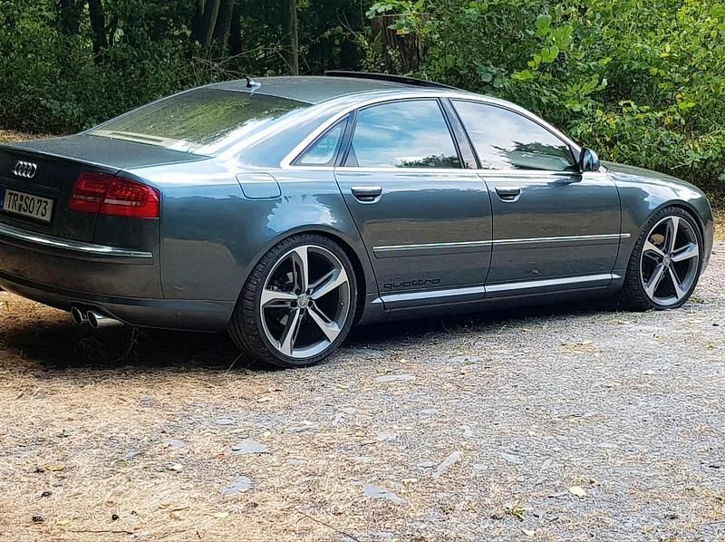 Grau Gebraucht 2008 Audi A8 Limousine | 15.500 € - Bild 1/4